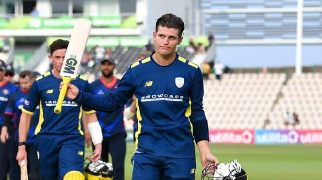 Toby Albert signs a two-year contract extension with Hampshire 
